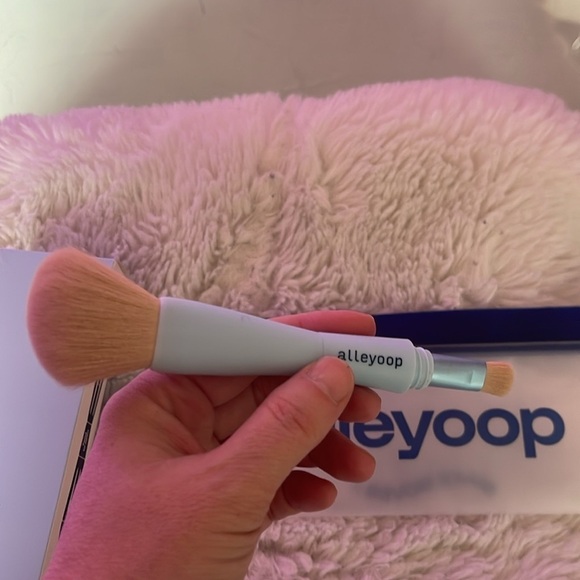 Multi tasker 4 in one makeup brush NWT it was unboxed never used Brand new - Picture 6 of 7